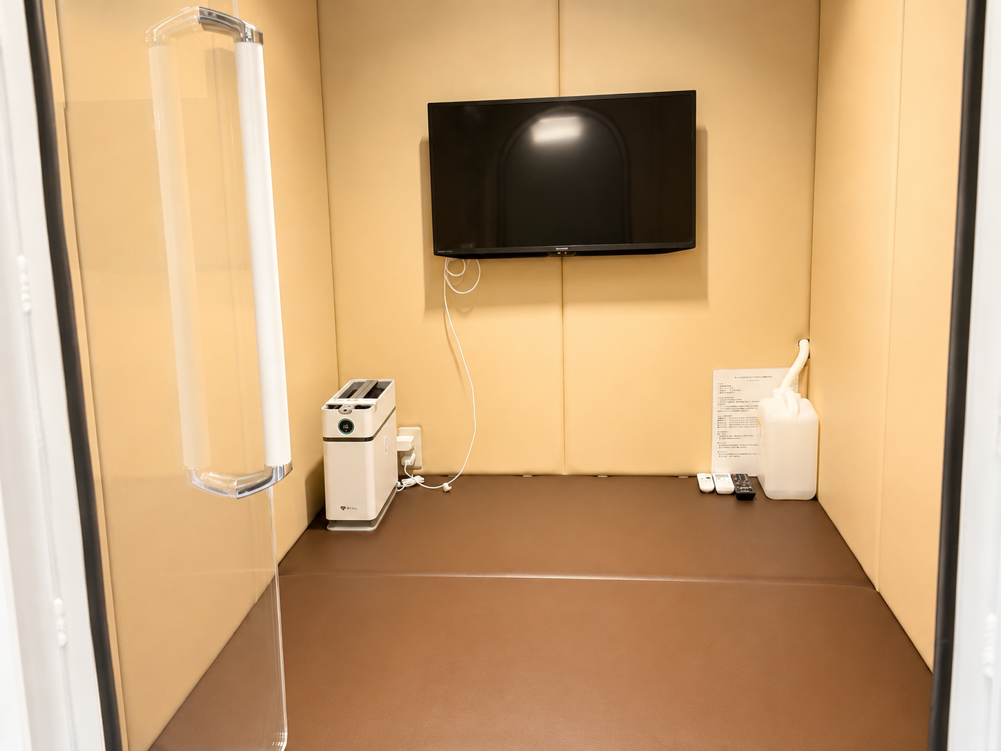 浜松の酸素ルームCOZYの室内。座ったままゆったり過ごせるルーム型